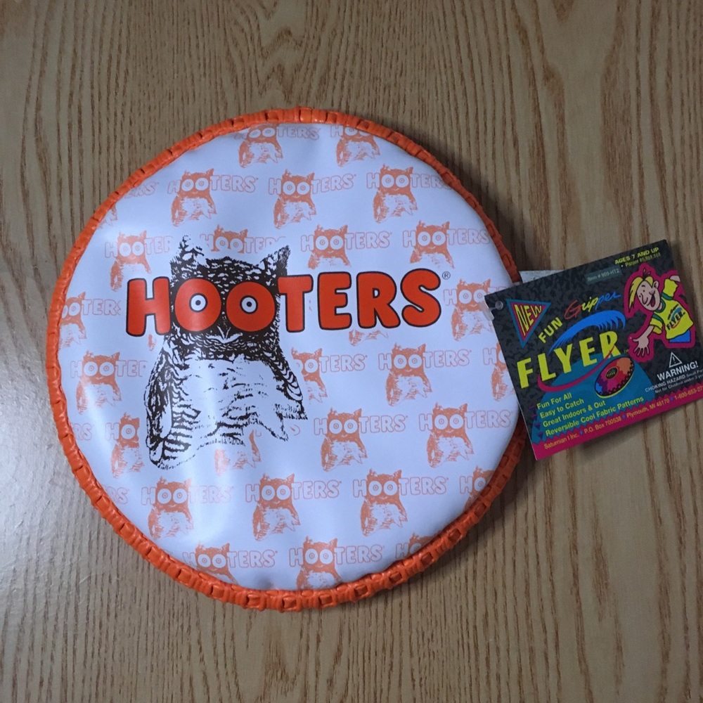 New Rare Hooters Fun Gripper Frisbee Flyer Easy to Catch Fun for All Indoors/Out